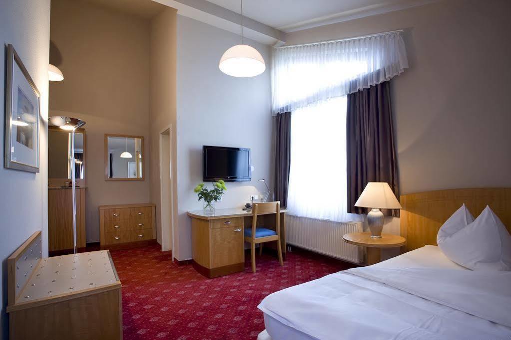 Hotel Das Kleine Ritz Fellbach Exterior foto